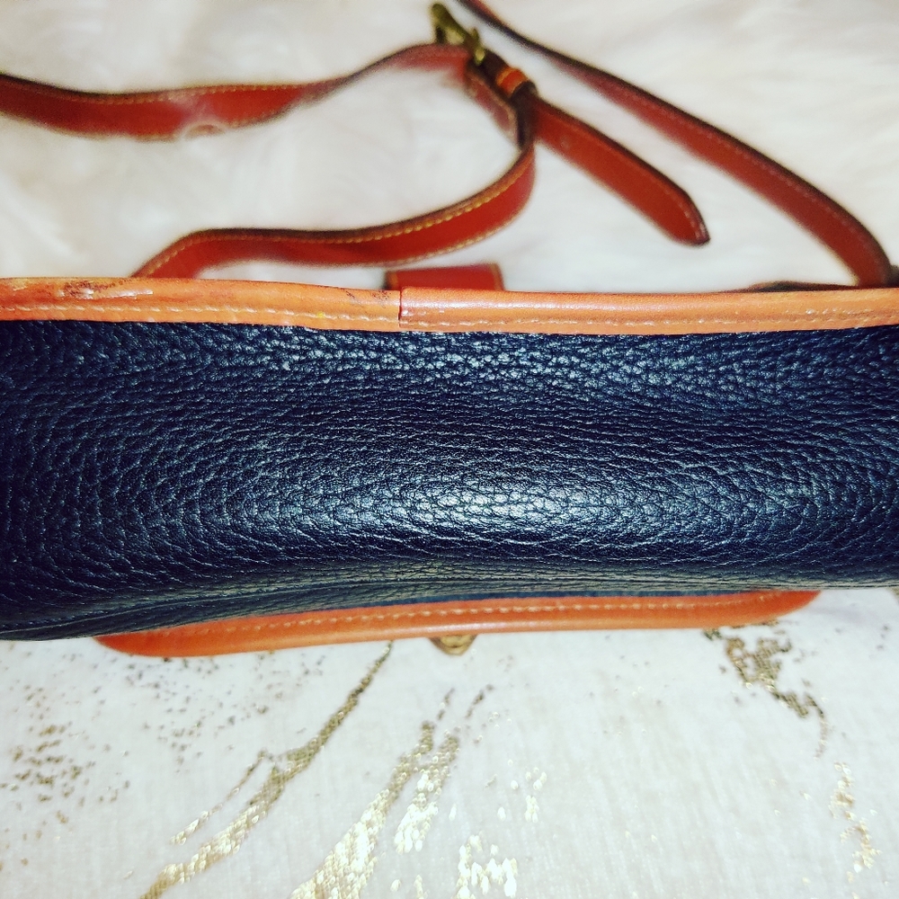 Authentic Dooney & Bourke purse - Picture 4 of 12